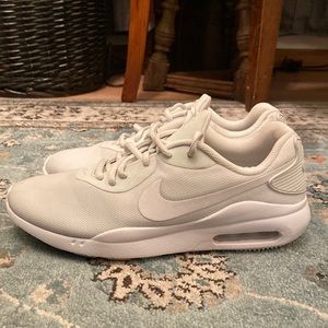 Nike Women's Air Max Oketo